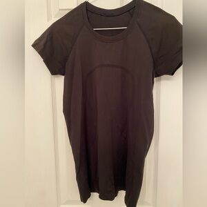 Lululemon Swiftly Tech Short-Sleeve black -Size 6